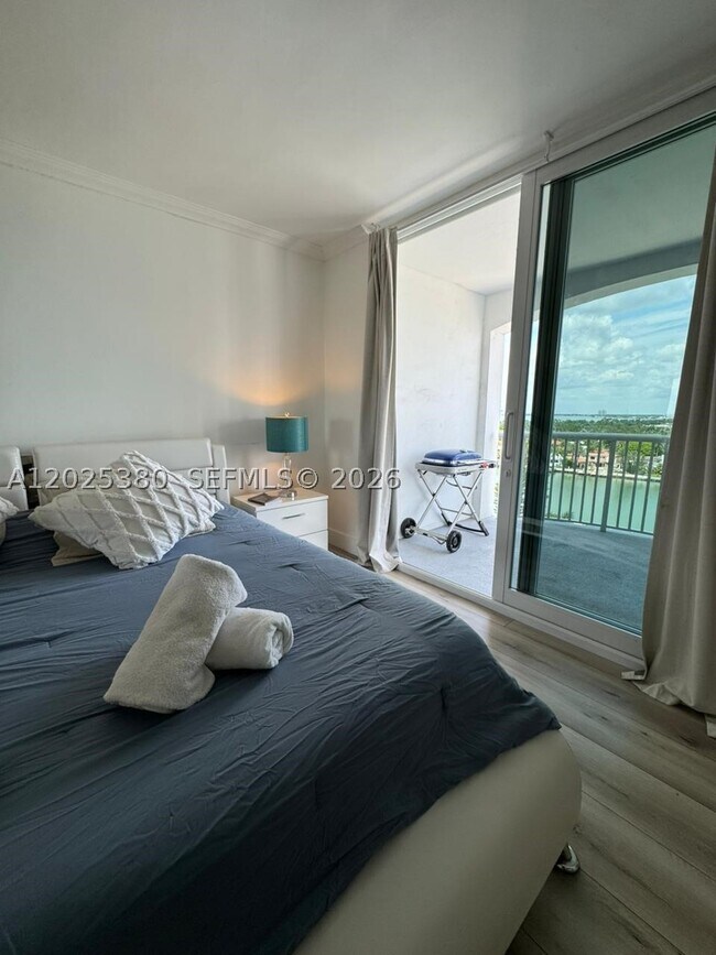 Building Photo - 5401 Collins Ave