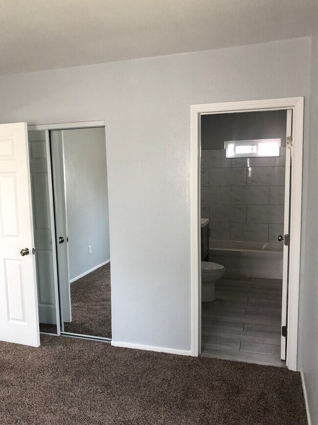 Building Photo - 5890 Gardenia Ave