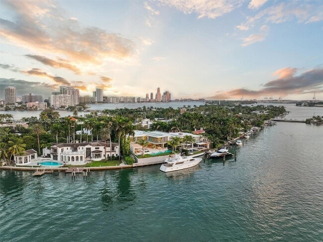 Building Photo - 424 W Rivo Alto Dr