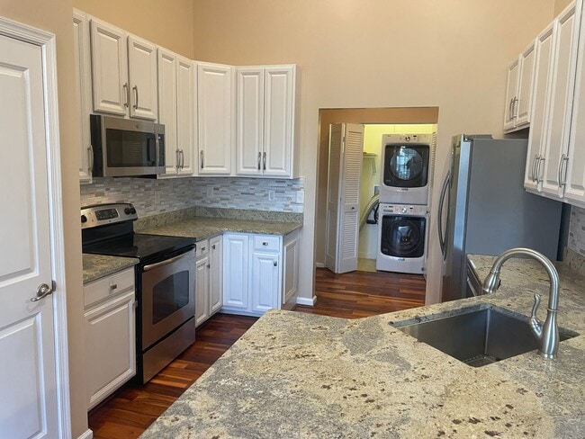 Building Photo - Updated 2  Bedroom, 2 Bath Condo  - Westwood Village at Charter Colony