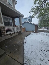 Building Photo - 2 Bed 2 Bath Basement Apartment