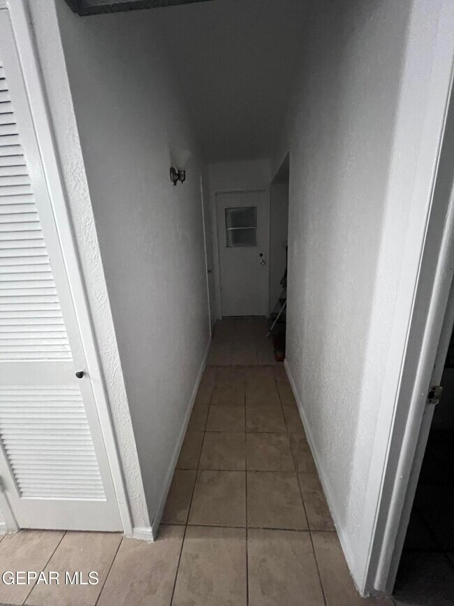 Building Photo - 4904 Winthrop Dr