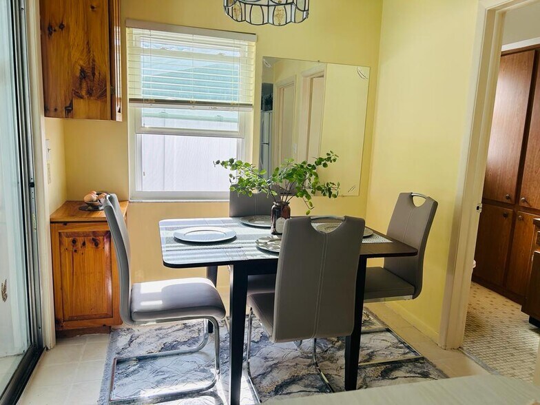 Building Photo - 1831 Kay Dr