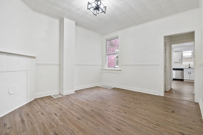 Building Photo - 4 bed 1.5 bath - completely updated, central air, patio.  Great location