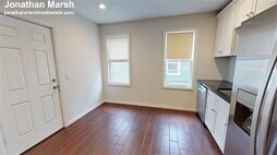 Building Photo - 10 Bayside St