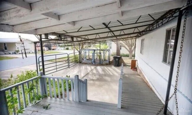 Building Photo - 13 N Palmera Dr