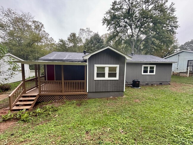 Building Photo - 345 Washington Dr