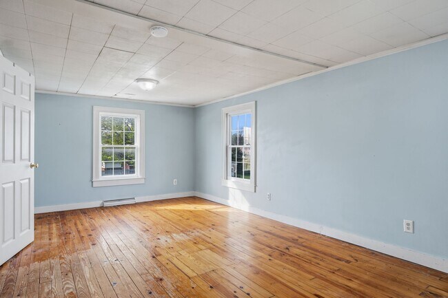 Building Photo - MOVE IN WITH A SECURITY DEPOSIT ALTERNATIVE FROM OBLIGO (for qualified applicants).