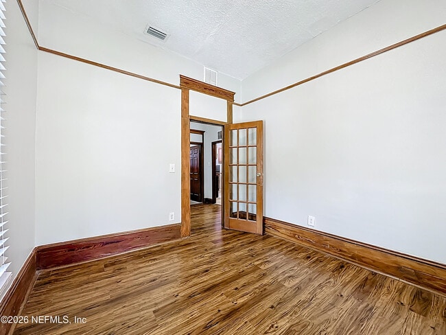 Building Photo - 138 E Duval St