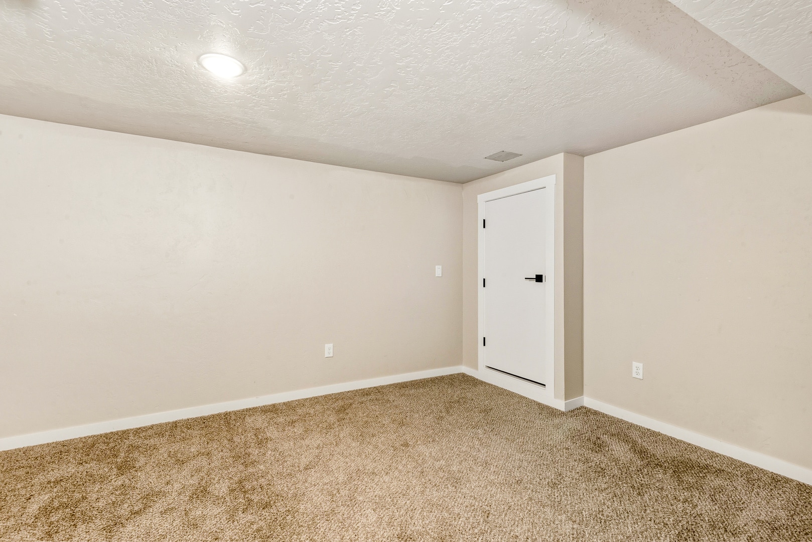 Building Photo - 2020 W Bedford Dr