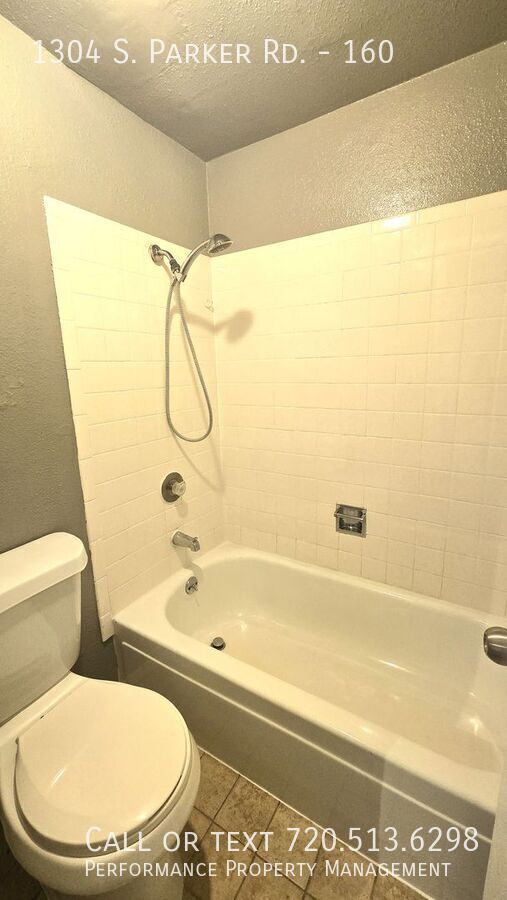 Building Photo - **1 Bedroom, 1 Bathroom Newly Renovated Co...