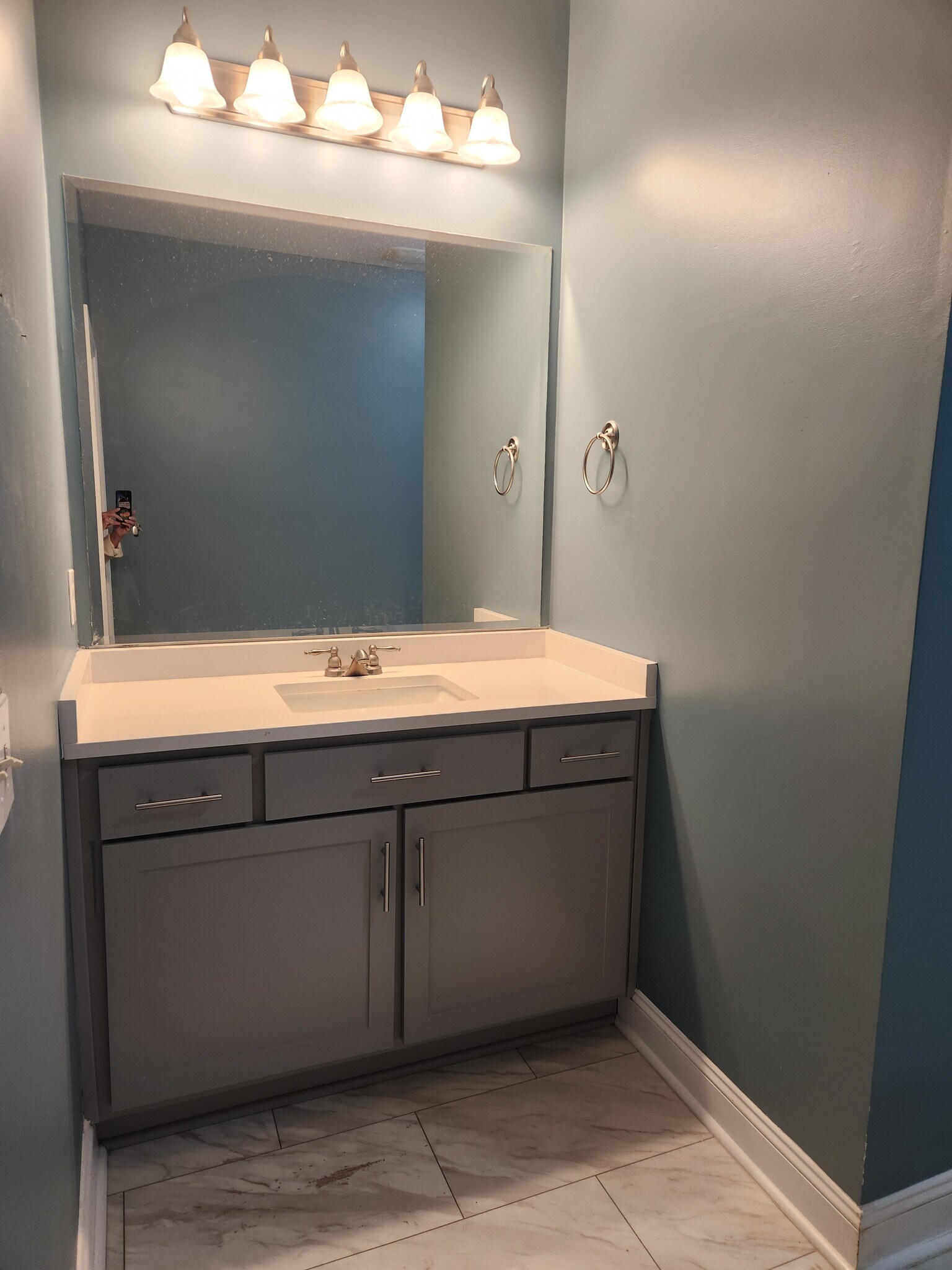 Building Photo - 2021 Basildon Rd