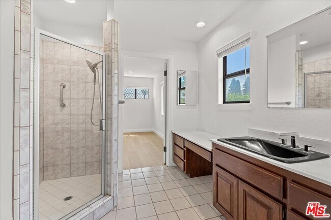 Building Photo - 6443 Matilija Ave