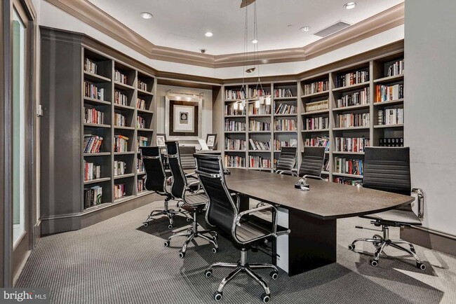 Building Photo - 851 N Glebe Rd