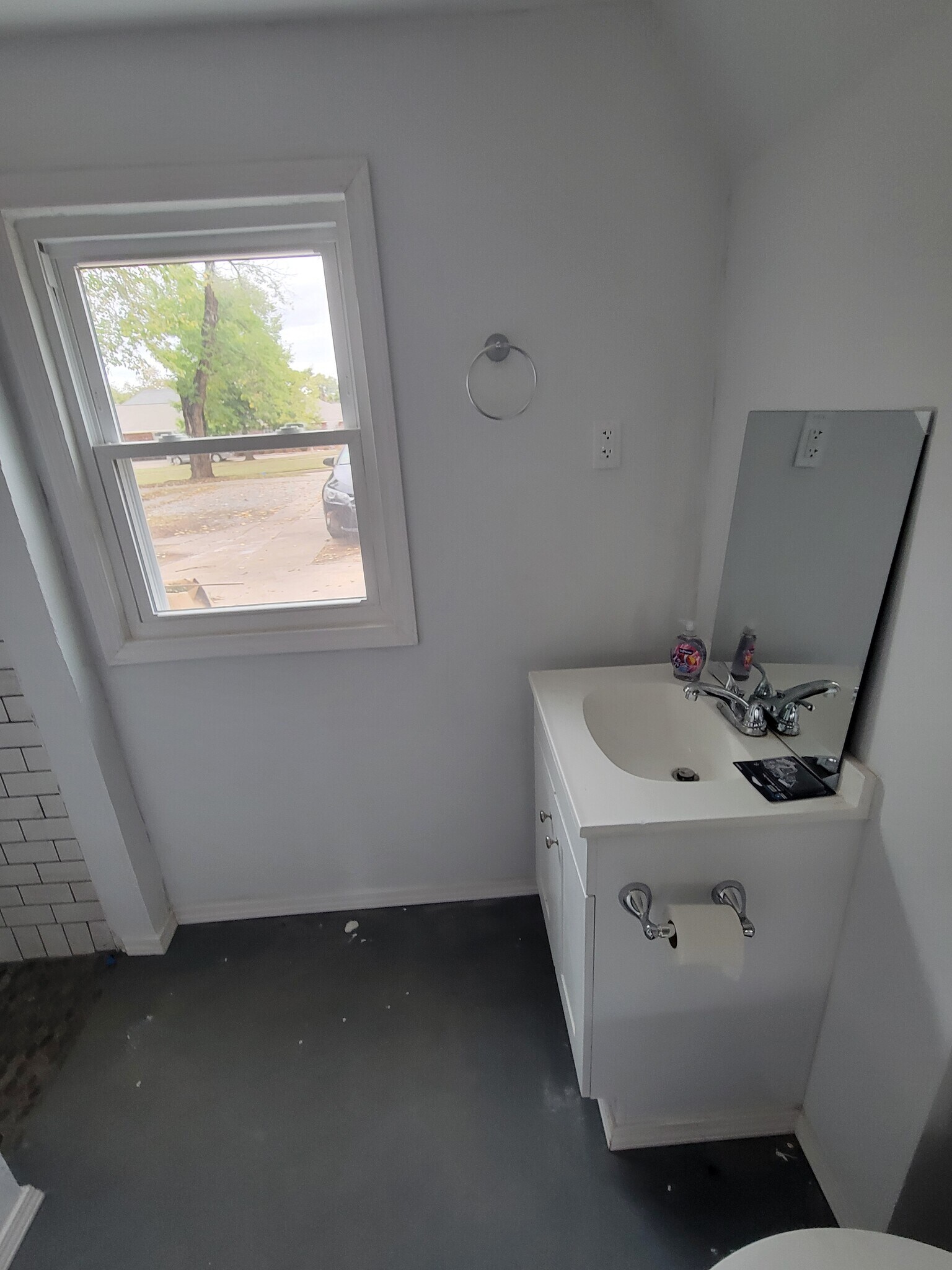 Building Photo - 513 W 7th Ave