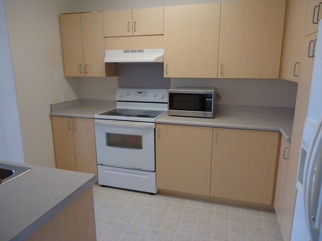 Building Photo - 1 Bedroom, 1 Bath, 1 Covered Parking in Mi...