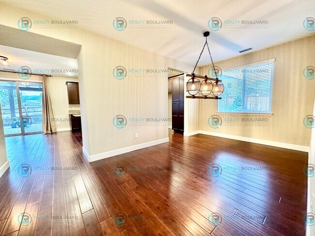 Building Photo - Spacious 4-Bedroom Gem in Somersett with S...