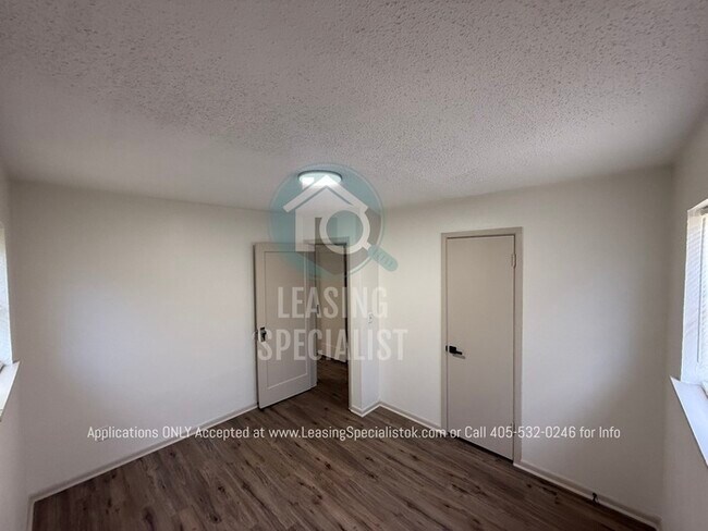 Building Photo - Charming South East OKC Home AVAILABLE FOR IMMEDIATE MOVE IN!