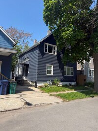 Building Photo - 44 Lowell Pl