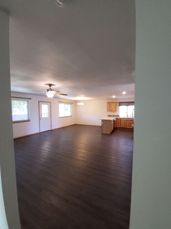 Building Photo - 3 Bedroom 2.5 Bathroom in Napavine