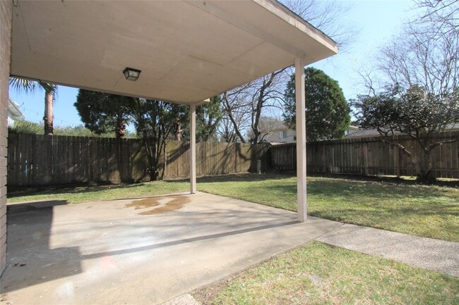 Building Photo - 4611 Silver Fox Dr