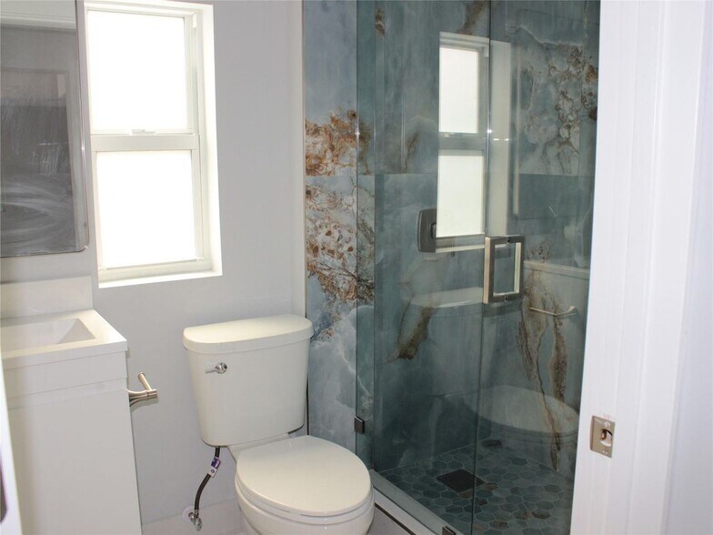 Building Photo - 522 SE 20th Ct