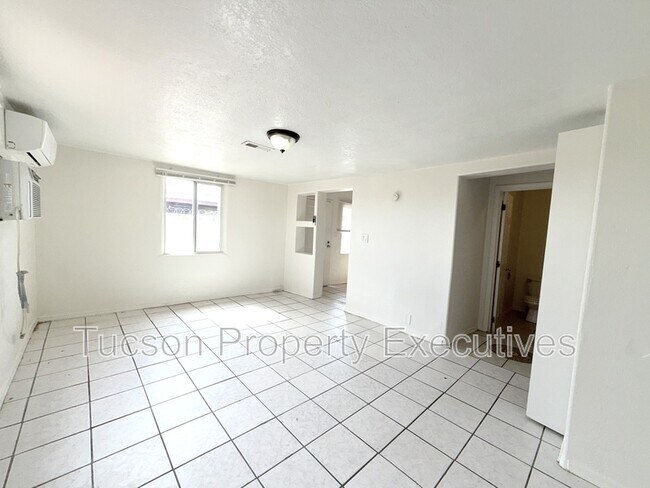 Building Photo - 208 W Ventura St