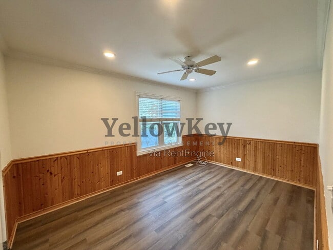 Building Photo - 728 Buffalo Cir