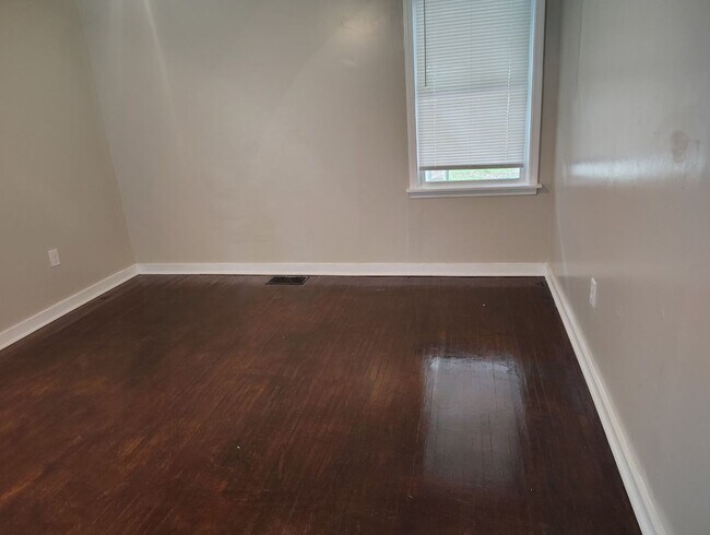 Building Photo - 4638 S McRaven Rd