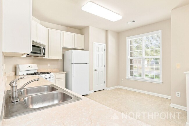 Building Photo - 4411 Log Cabin Dr