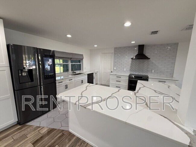 Building Photo - 1130 W Lake Brantley Rd