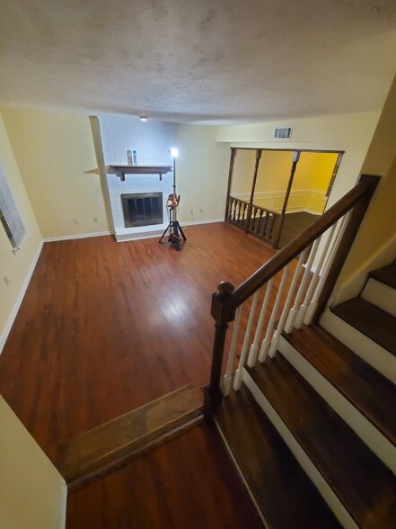 Building Photo - 2601 Jamestown Way