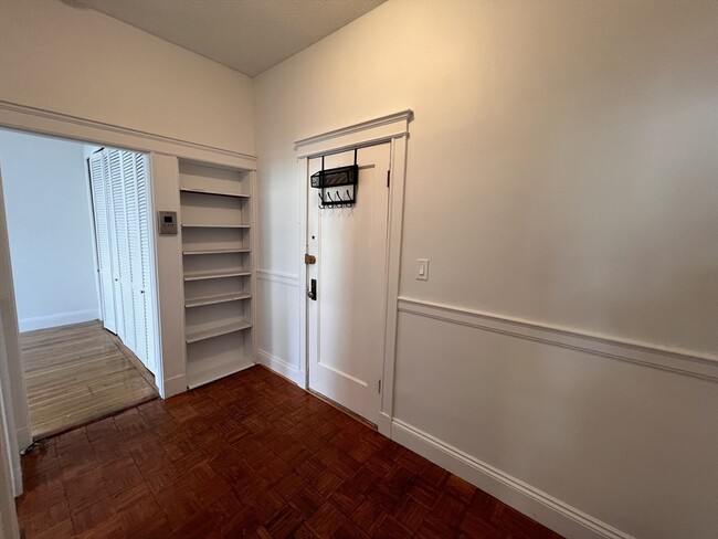 Building Photo - 39 Glenville Ave