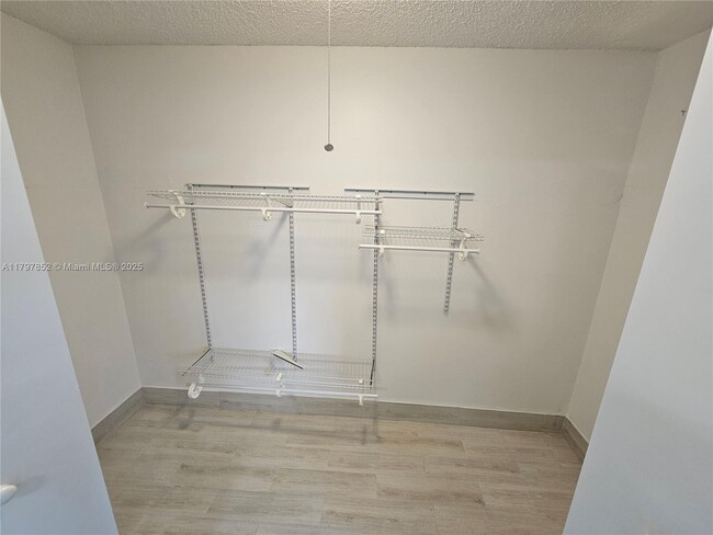 Building Photo - 4621 SW 33rd Ave