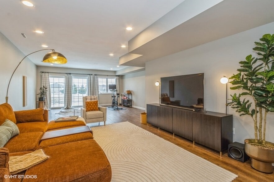 Building Photo - 3744 Lacina Dr SW