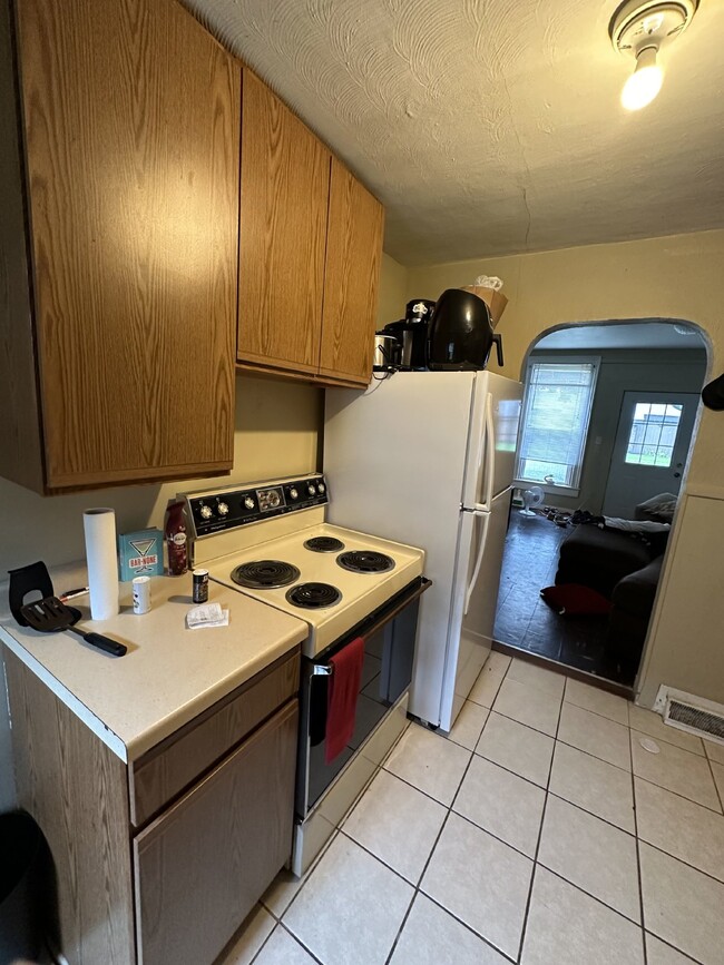 Building Photo - 3 Bed 1 Bath close to UWEC! Available June 1st