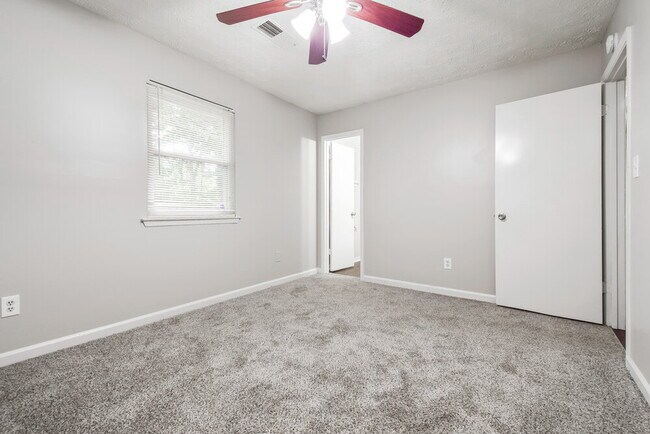 Building Photo - 8985 Yarmouth Dr