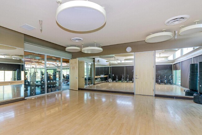 Building Photo - 3607 E Salter Dr