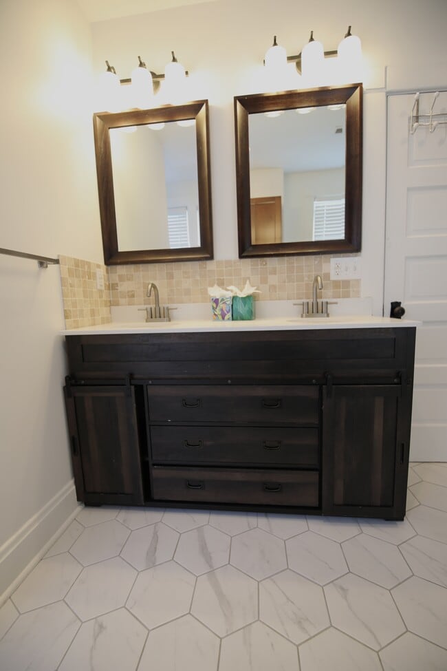 Building Photo - 310 E Beck St