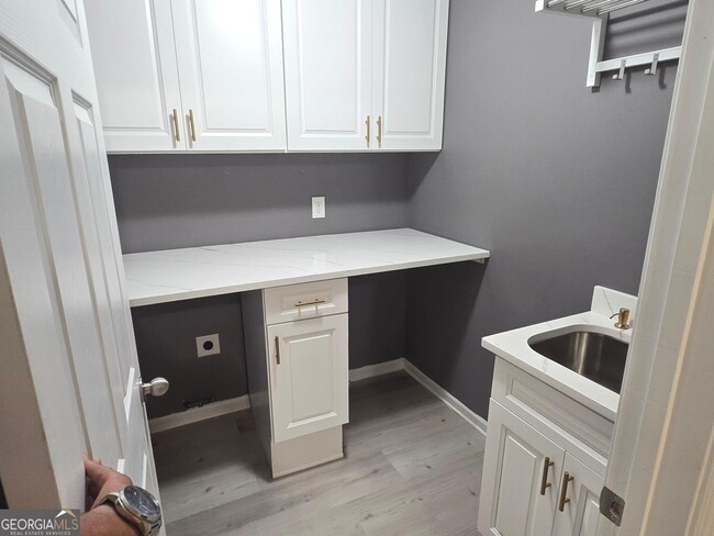 Building Photo - 3490 Southpointe Hill Dr NE