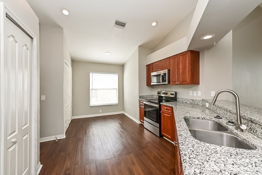 Building Photo - 12903 Lake Vista Dr