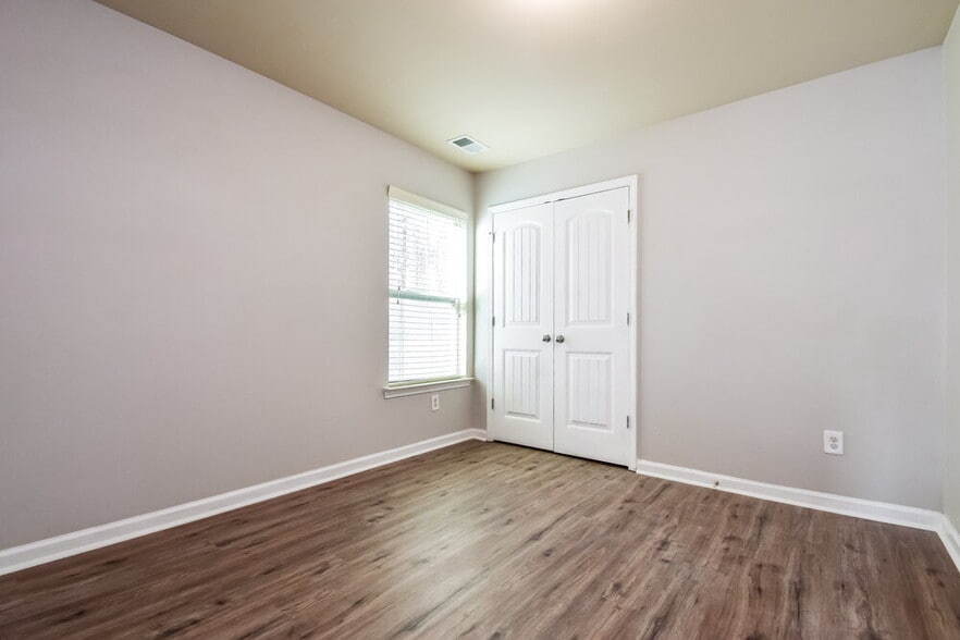 Building Photo - 118 Cassady Ln