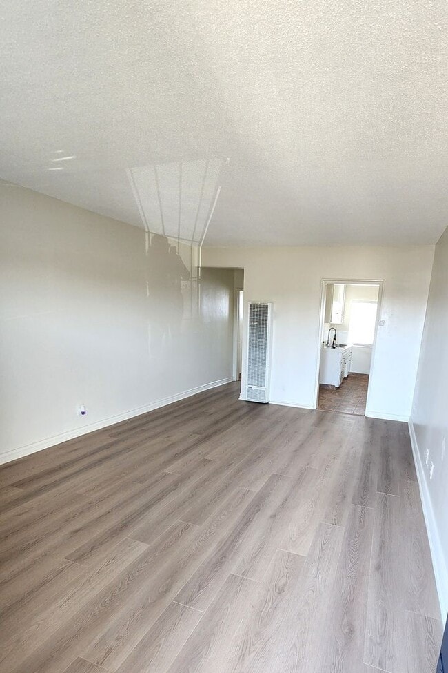 Interior Photo - HAWTHORNE 2