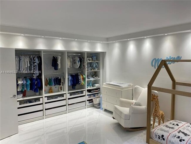 Building Photo - 121 Crandon Blvd