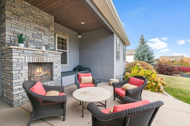 Building Photo - Stunning Custom Home in Gated Community!