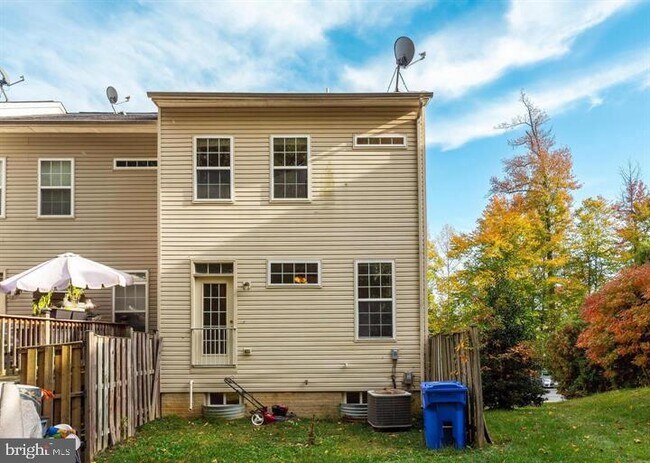 Building Photo - 110 Riverwatch Dr