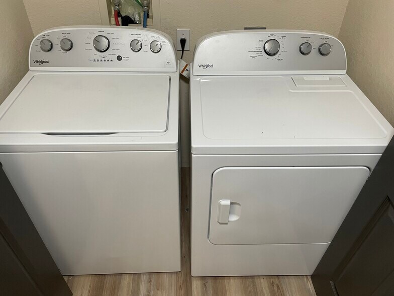 Building Photo - 3714 Palm Desert Ln