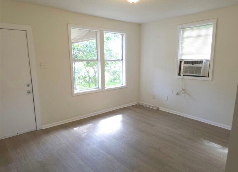 Building Photo - 2204 State Hwy 3