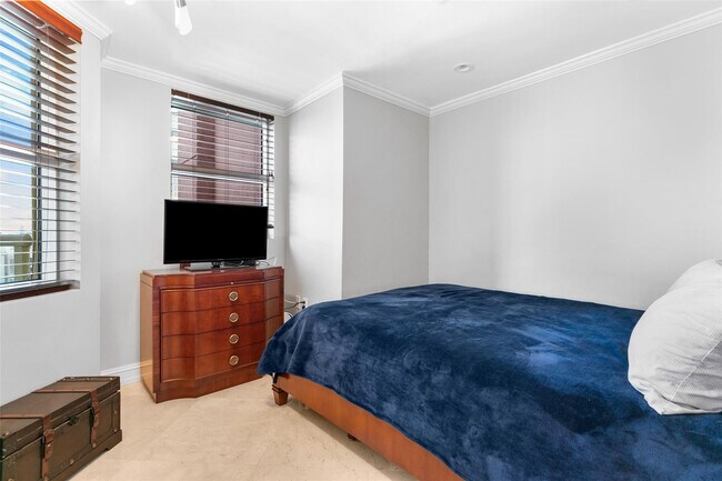 Building Photo - 2110 N Ocean Blvd