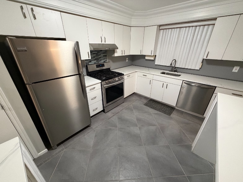 Building Photo - 3832 Hickory St